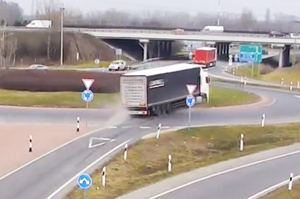 VIDEÓ: 8 kamionbaleset 1 hét alatt