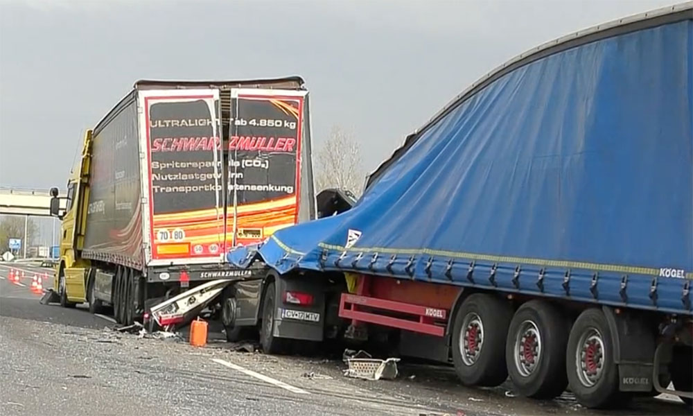 VIDEÓ: Kamionok ütköztek az M5-ös autópályán -Szörnyethalt a sofőr