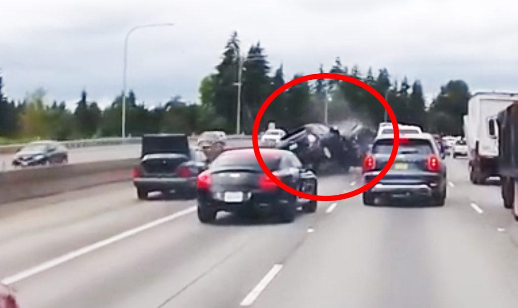 VIDEÓ: Óriási baleset történt, pedig csak a forgalom lassult le, az sem hirtelen…