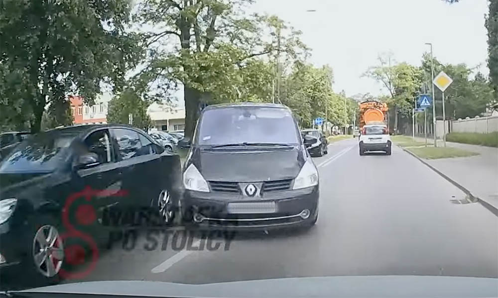 VIDEÓ: Frontálist választott ráfutásos helyett a lengyel sofőr