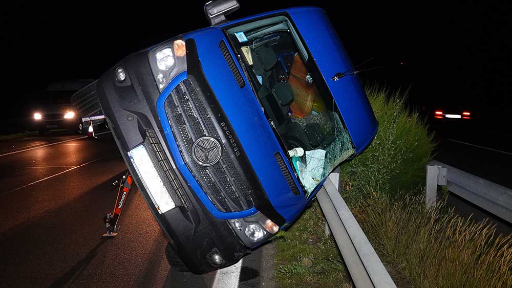FOTÓK: Halálos baleset történt éjjel az M5-ös autópályán. Többen megsérültek