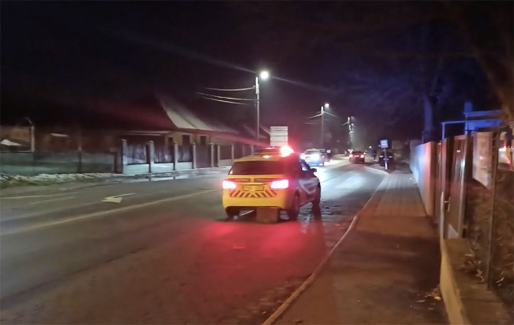 VIDEÓ: Az út közepén fekvő férfit elgázolta. Továbbhajtott, majd azt mondta, hogy nem vette észre
