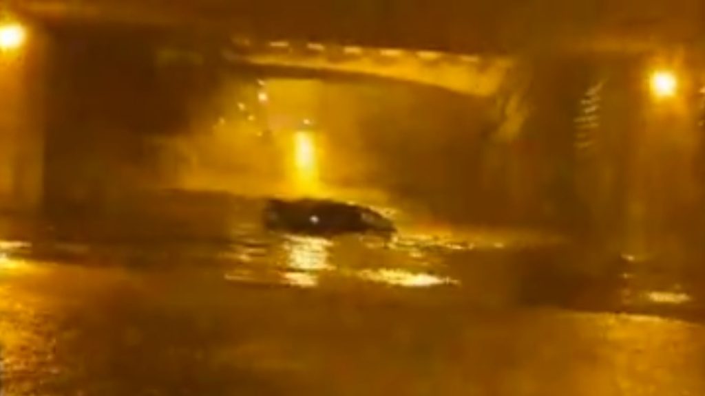VIDEÓ: Ketten fulladtak meg egy autóban Liverpoolban