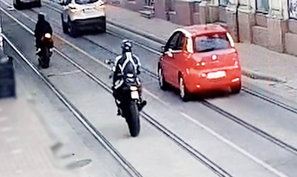 VIDEÓ: „Lefújtuk a versenyt!” Versenyző motorosokat fogtak meg a rendőrök