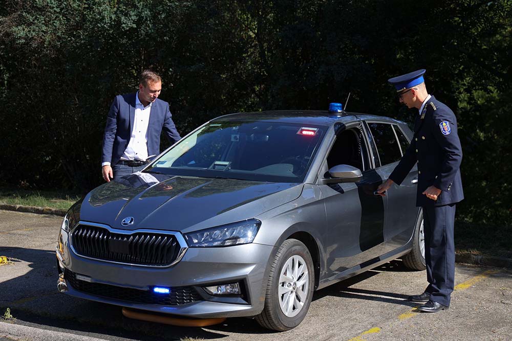 Új pofátlan(tan)ító autó állt szolgálatba Budapesten