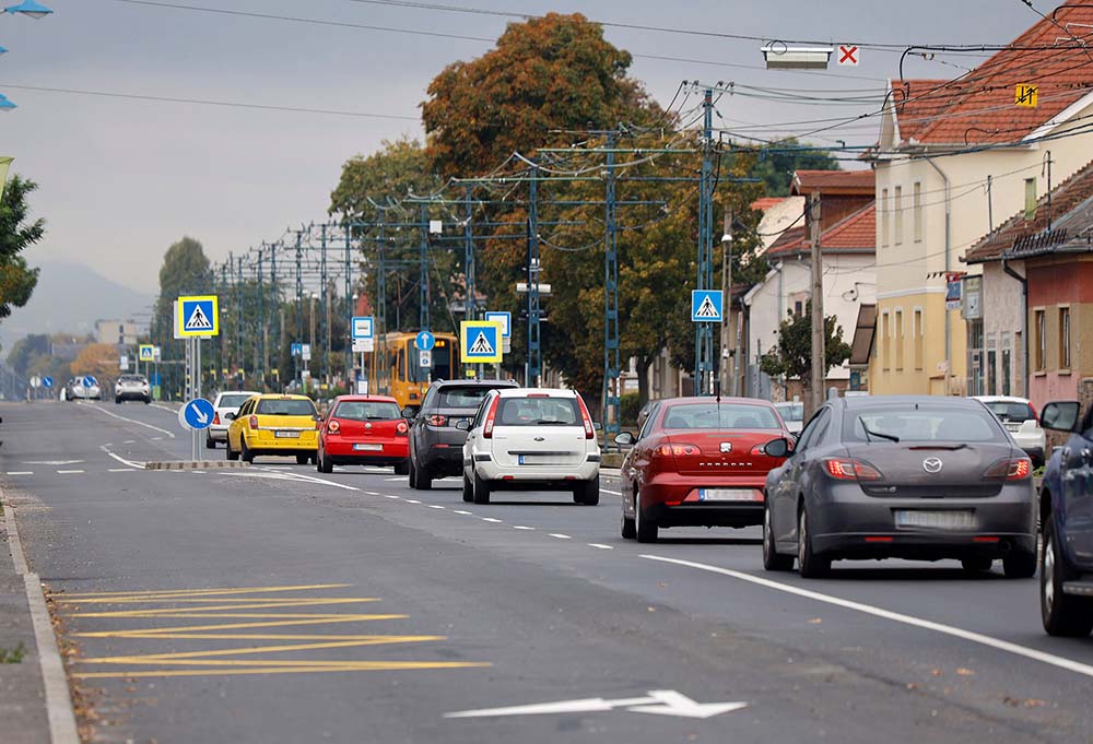Elkészült és használatba vehették az autósok az Üllői út Béke és a Szarvas Csárda tér közötti szakaszát