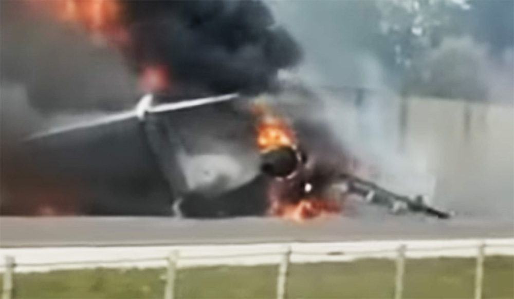 Az autópályára zuhant egy kisrepülőgép Floridában – VIDEÓ