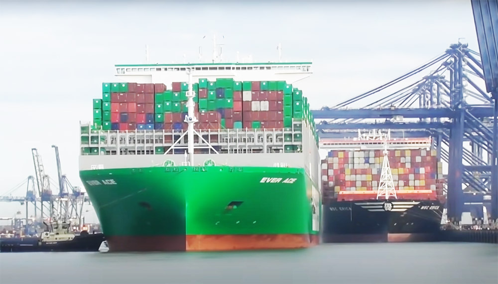 Kapitány és személyzet nélkül közlekedő óriás konténerhajót készített a Hyundai
