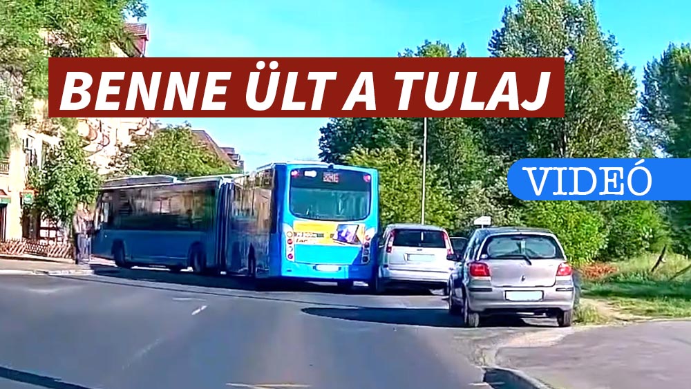 Letarolta egy kanyarodó busz hátulja a parkoló autó oldalát Soroksáron