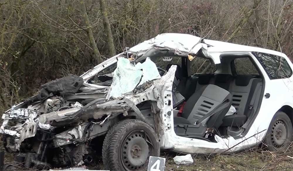 Frontálisan ütközött teherautóval a 22. kerületben. Azonnal meghalt