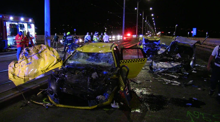 Elrabolta a taxiját egy ámokfutó nyáron, most önvédelmi fegyverekkel védi magát. Györgyi újra taxizik