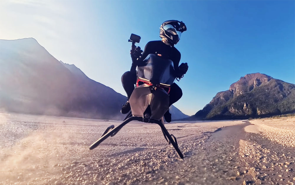 Repülő motorbiciklivel rukkolt elő egy lengyel cég