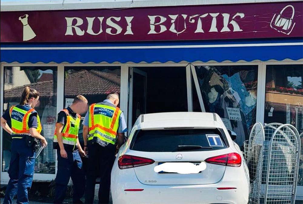 Konkrétan benézett egy Mercedes a butikba Gyálon
