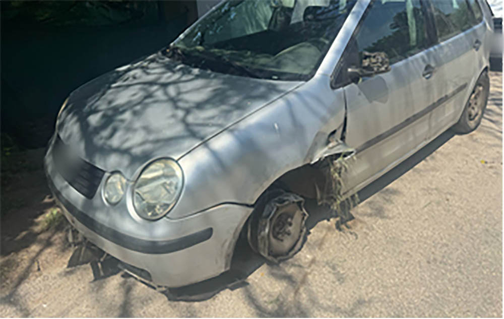 Rendszám nélkül, defekttel, drog hatása alatt menekült a rendőrök elől