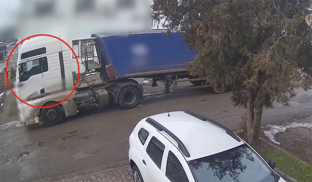 Elszabadult egy teherautó Egerben