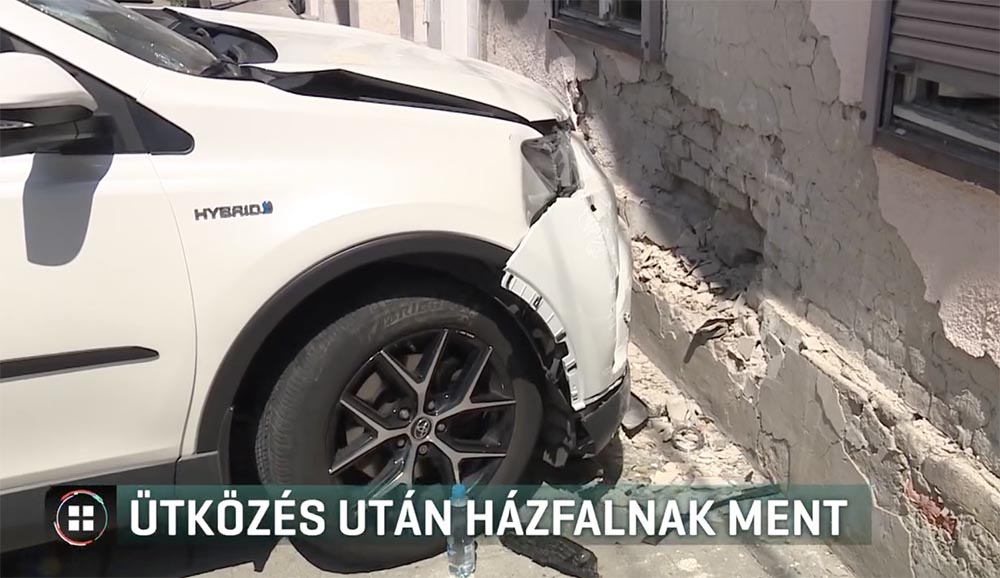 Autó csapódott egy újpesti ház falába – lakhatatlanná vált a szoba