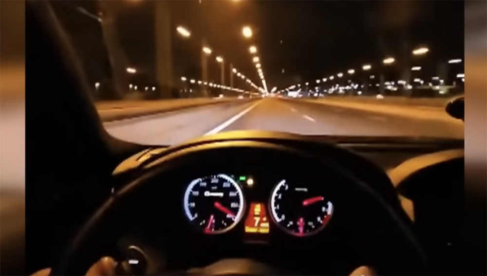 390 km/h sebességgel száguldott át a városon egy BMW-s
