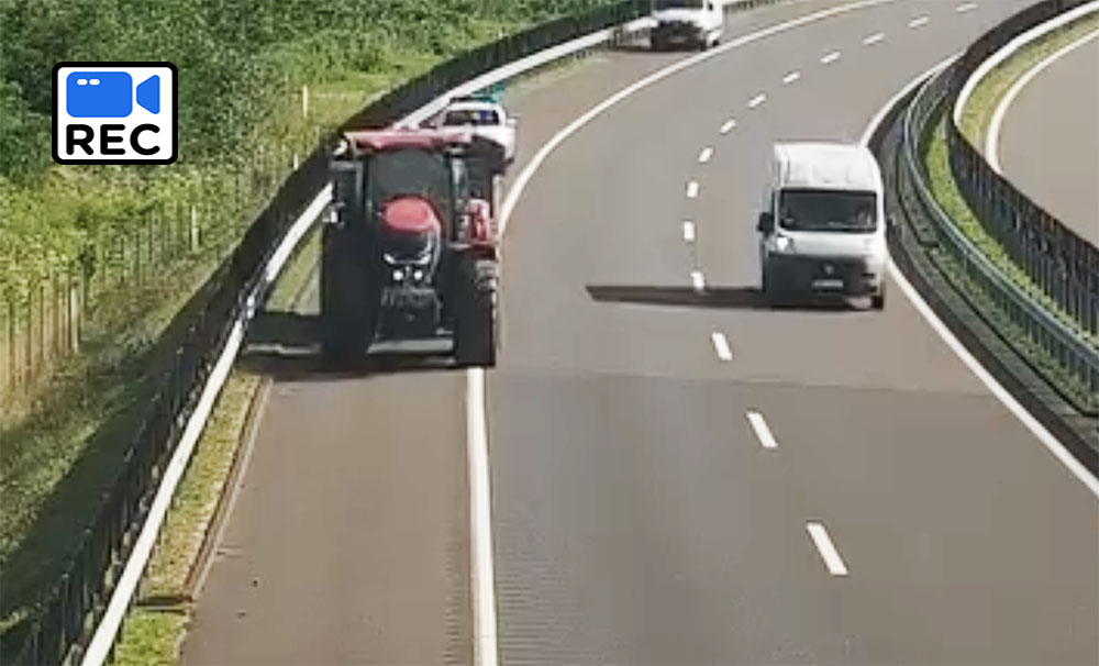 Meglepő jármű tűnt fel az M30-as autópályán