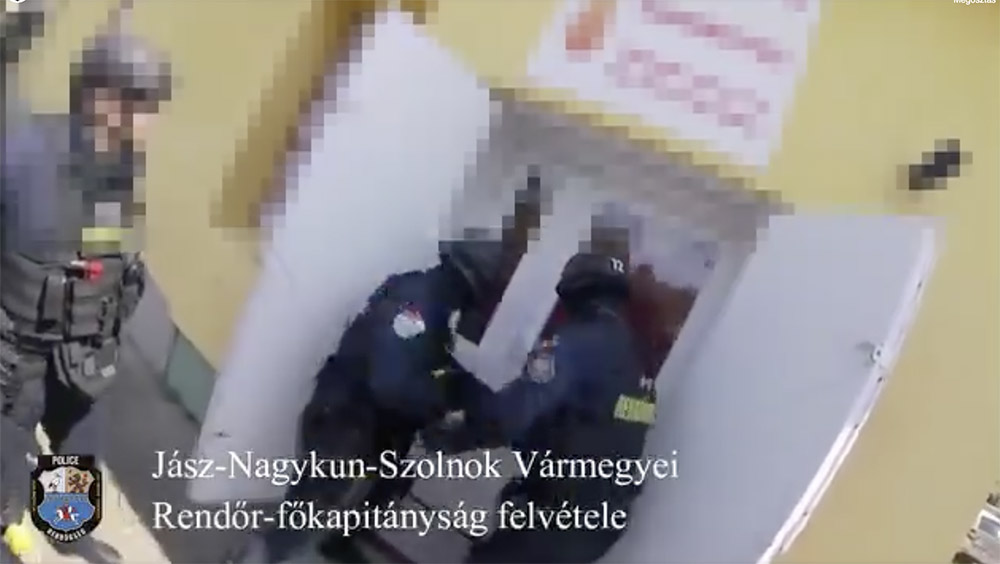 Verés után rágyújtották egy párra autójukat Kunmadarason