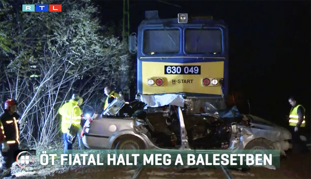 Öt fiatal vesztette életét, amikor a piros jelzés ellenére a vonat elé hajtottak Szentmártonkátán