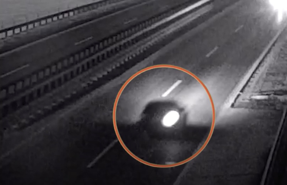 Csúnya baleset történt egy nem megfelelően kivilágított autó miatt az M86-oson