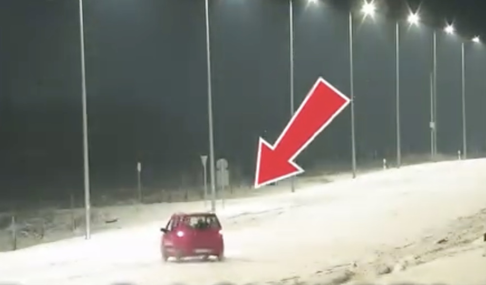 Hóban csapatott, árokban kötött ki